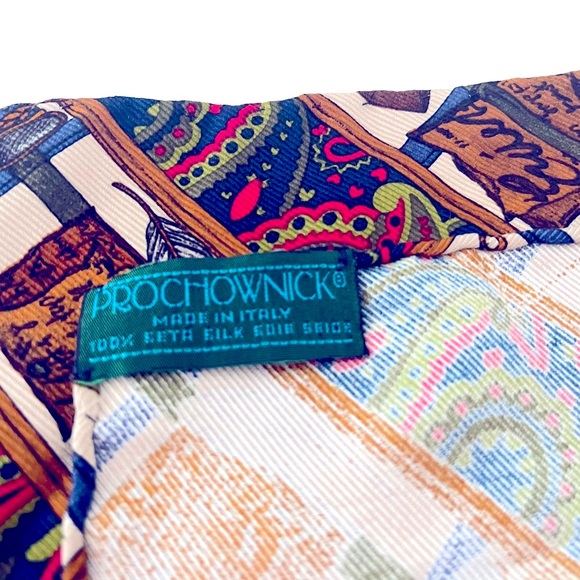 Men 2 Italian silk pocket square and suspender with adjustable strap. - Picture 3 of 4